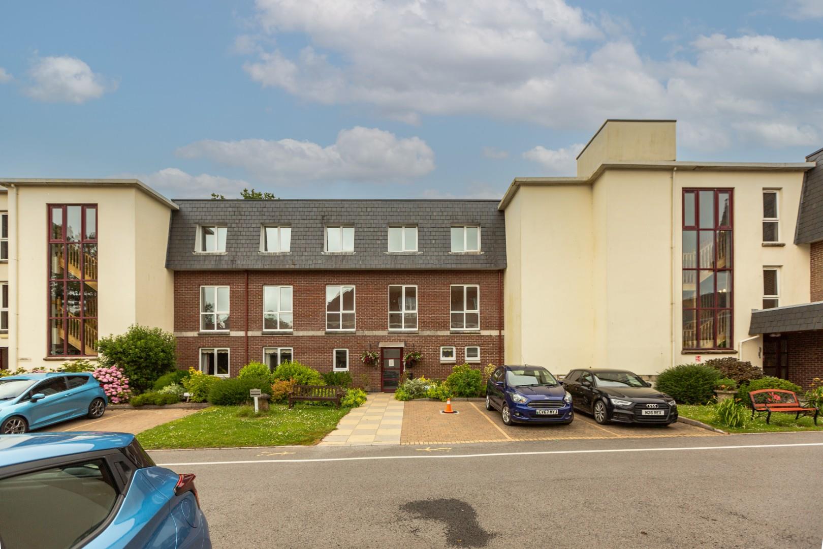 Willow Court, Clyne Common, Swansea, SA3 3JB